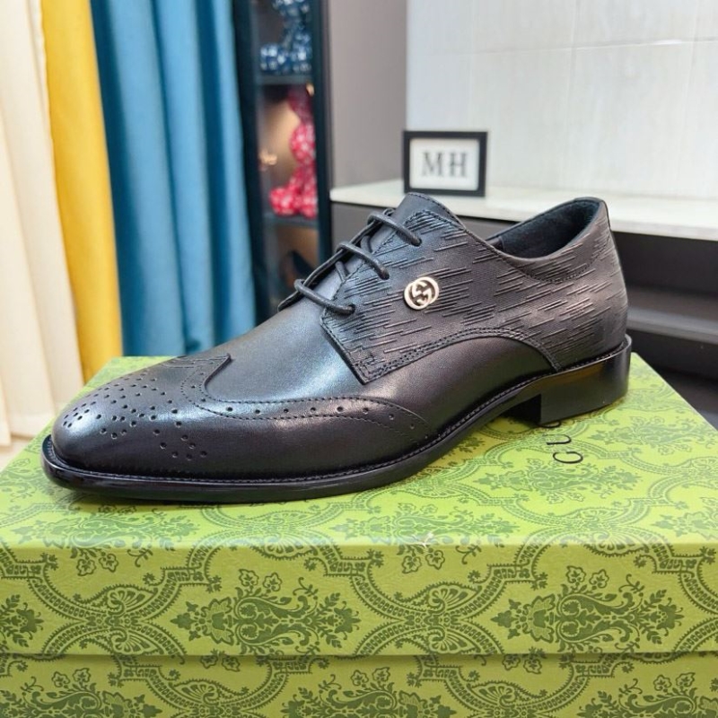 G*u*i leather shoes